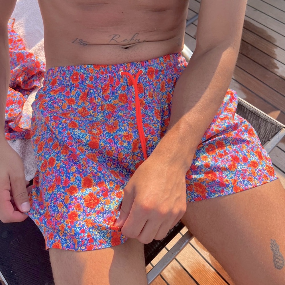 NWT STRAWBERRY MILK MOB MENS SHORTS BLUE AND ORANGE COUPLES SWIM size: m